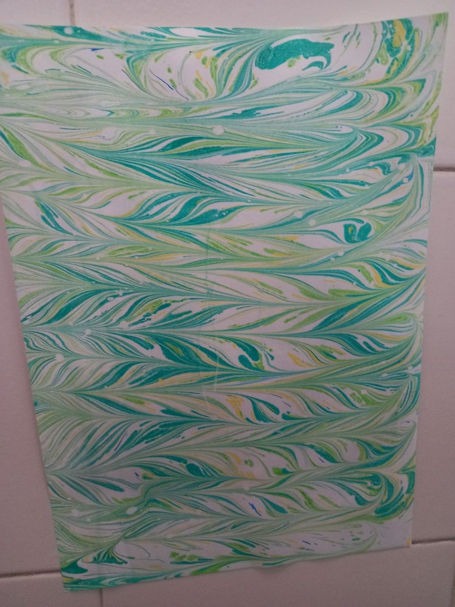 Papel marmorizado feito por Marcia